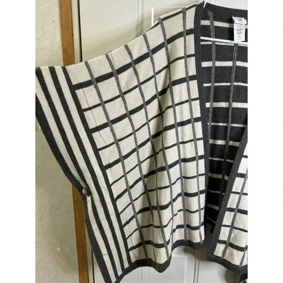 CABI Gray Cream Windowpane Plaid Reversible Tower Wrap Poncho Cardigan M/L Soft - Picture 6 of 8